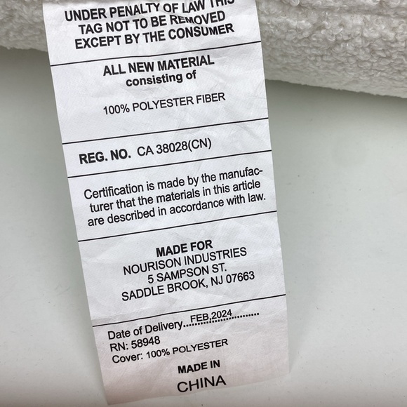 Snoopy Sherpa Peanuts Pillow, embroidered detail, 18”x18”, removable cover NEW - Picture 5 of 16